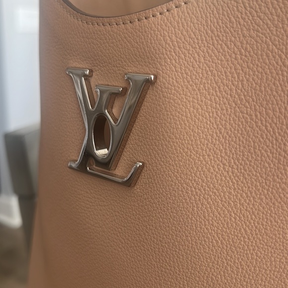 Lois Vuitton shoulder bag - Picture 2 of 12